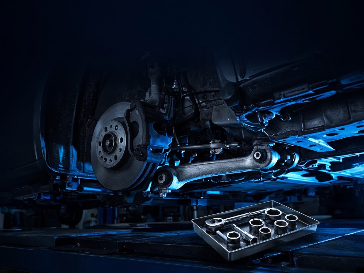 Brake rotor and suspension arm on a lift